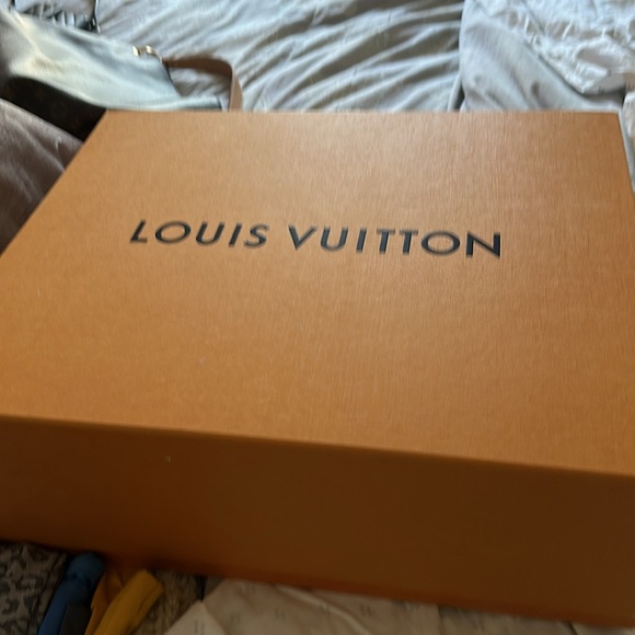 This is a beautiful bag barely used.  Purchased from LV stored Frontenac STL - Picture 3 of 3